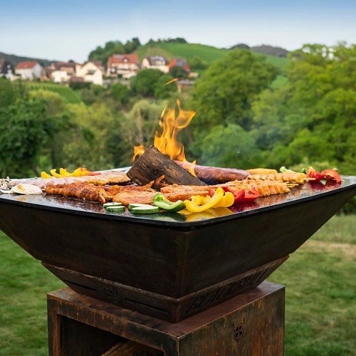 BlackBull BigQube L Wood Holzgrill
